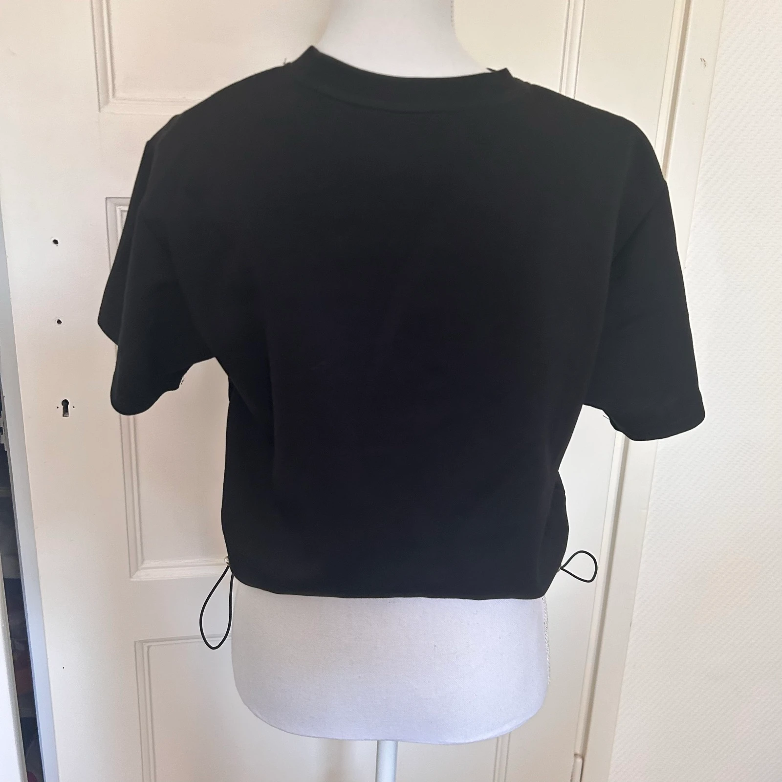Black Cropped T-Shirt with Drawn-in Waist / Drawstring – Size S / M – photo 4
